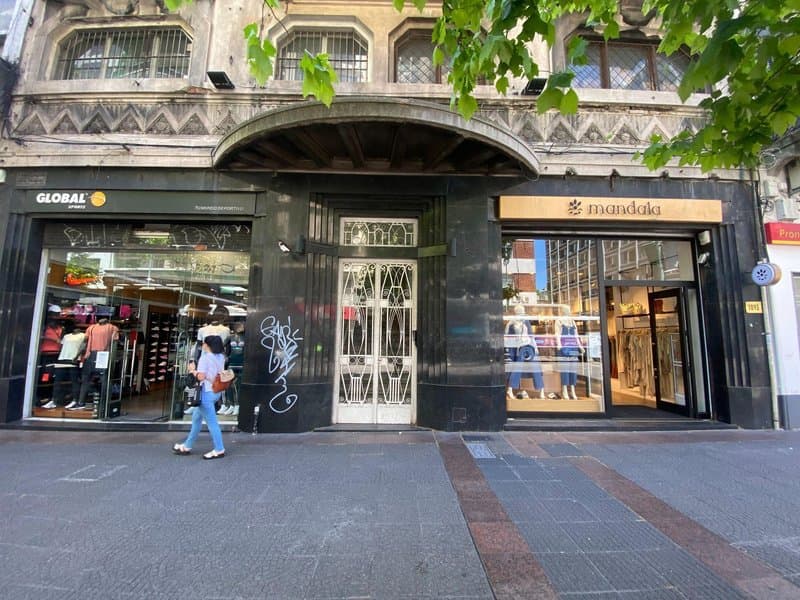 Venta gran local comercial sobre Avenida 18 de Julio Centro