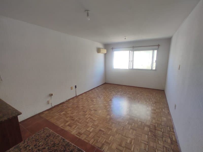 Monoambiente en Alquiler en Ciudad Vieja - Torre del Solís