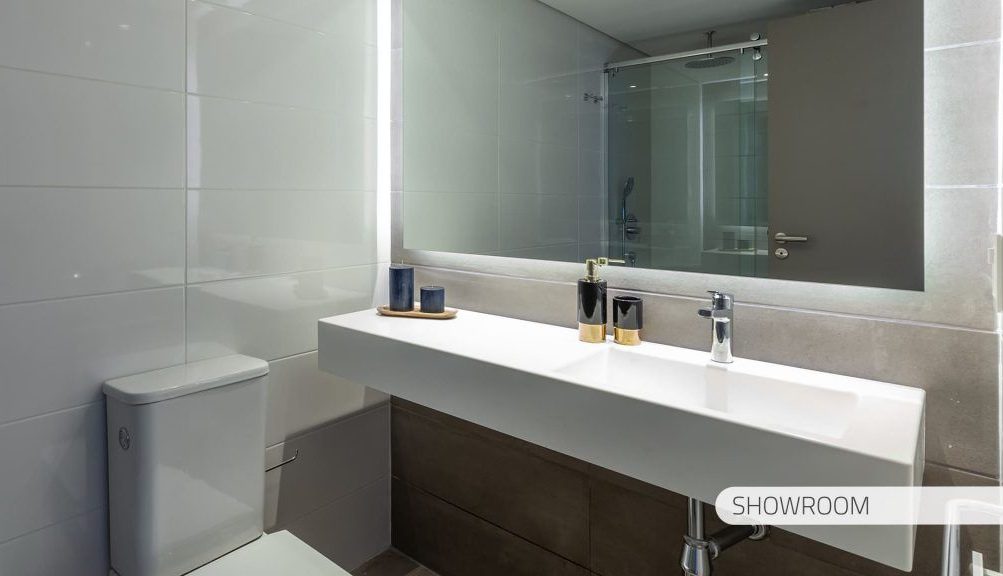 baño_showroom_torre_arenas-1024×576