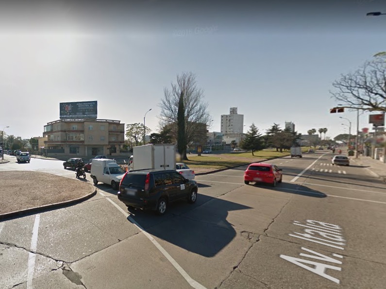 Avenida Italia y Santander—
