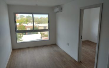 Alquiler apartamento 1 dormitorio y garaje Parque Batlle Ombú 504 $25.500