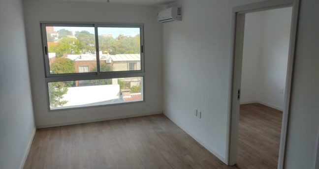 Alquiler apartamento 1 dormitorio y garaje Parque Batlle Ombú 504 $25.500