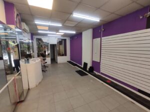 Alquiler local comercial sobre Av. 18 de Julio Tres Cruces $32.000
