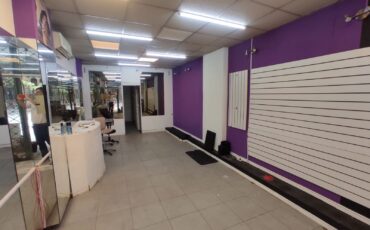 Alquiler local comercial sobre Av. 18 de Julio Tres Cruces $32.000