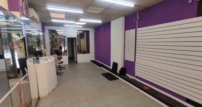 Alquiler local comercial sobre Av. 18 de Julio Tres Cruces $32.000