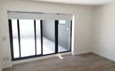 Alquiler apartamento monoambiente con patio Pocitos Cuore 105 $26.500