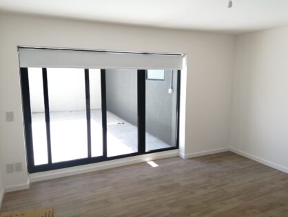 Alquiler apartamento monoambiente con patio Pocitos Cuore 105 $26.500